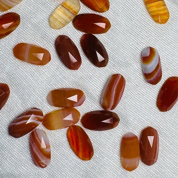 Lot of red & orange banded carnelian & onyx agate gemstones for jewelry making - Picture 2 of 7